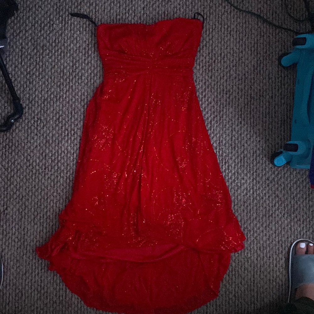 This is an unworn Ynes red strapless sparkly flower pattern knee length dress.